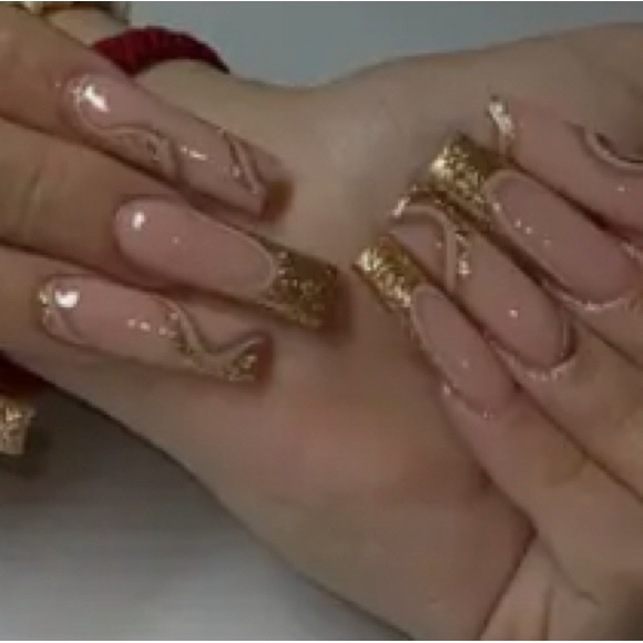 Press On Nails Kit - Picture 1 of 2